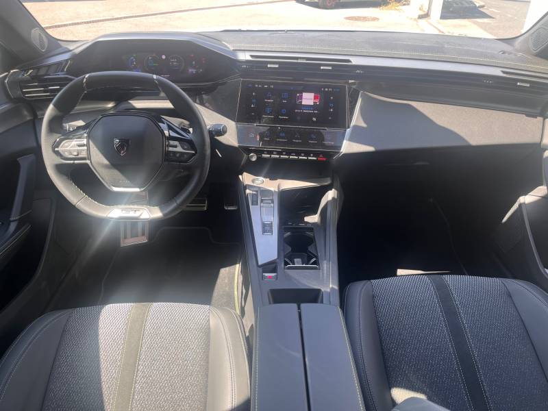 Berline hybride Peugeot automatique