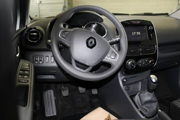 Volant de la clio IV TCE90 Estate proche de grabels